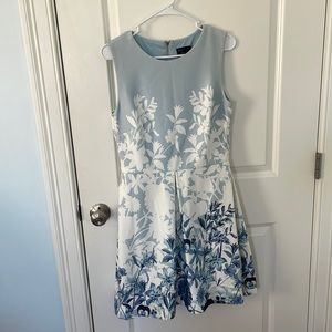 Just…Taylor Sleeveless Floral Blue & White Dress